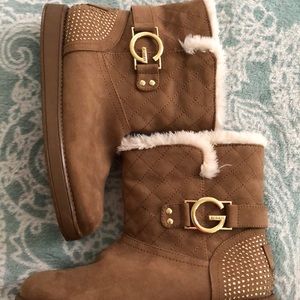 Comfy boots from guess